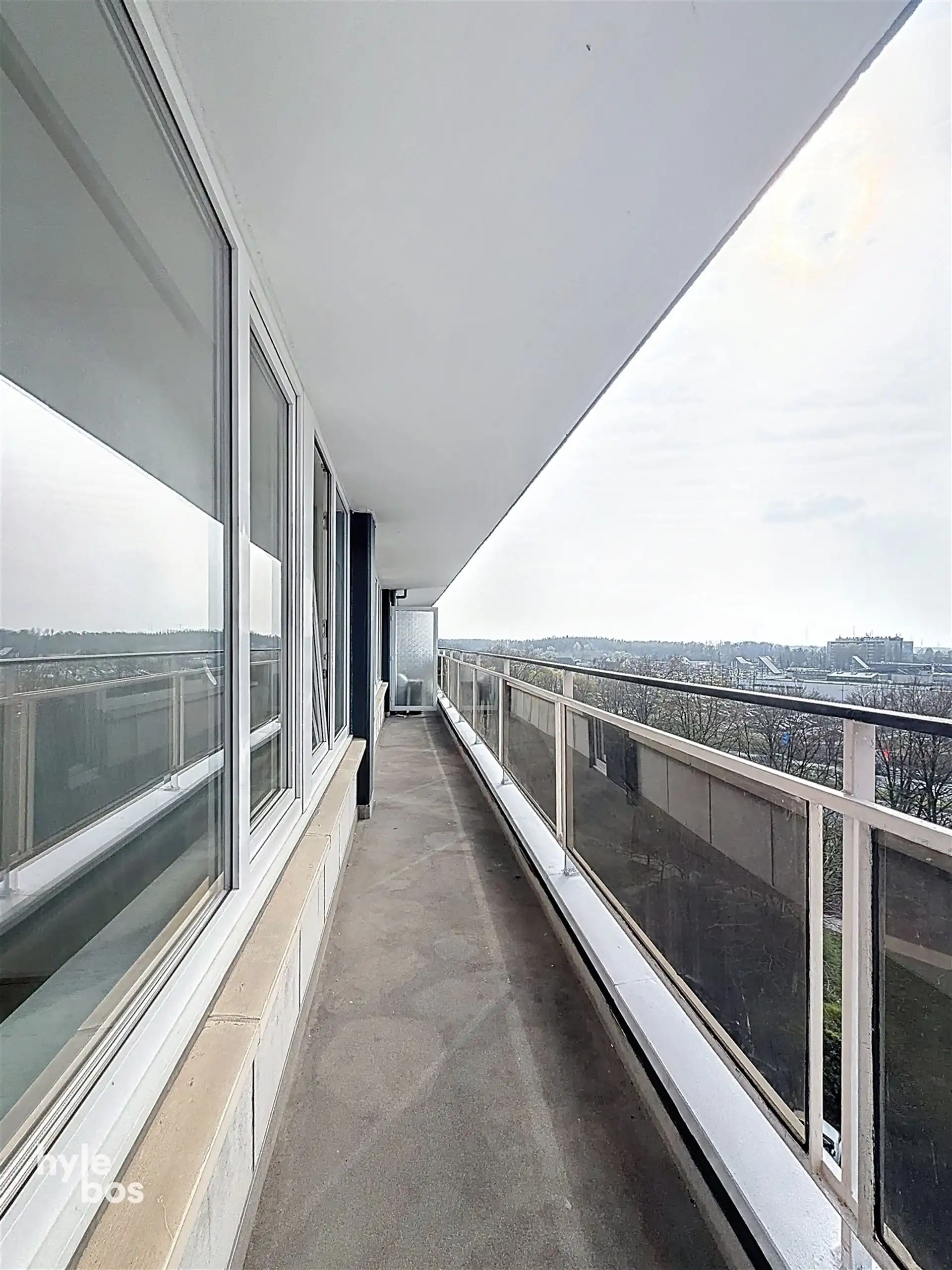 Instapklaar appartement nabij het Waasland Shopping Center foto 15