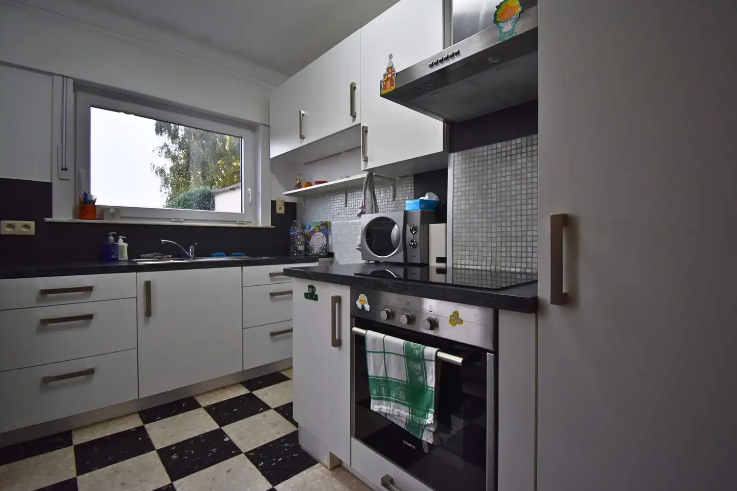 ruime bel-étagewoning met 3 slaapkamers, garage en tuin in het centrum van Sint-Pieters-Leeuw foto 6