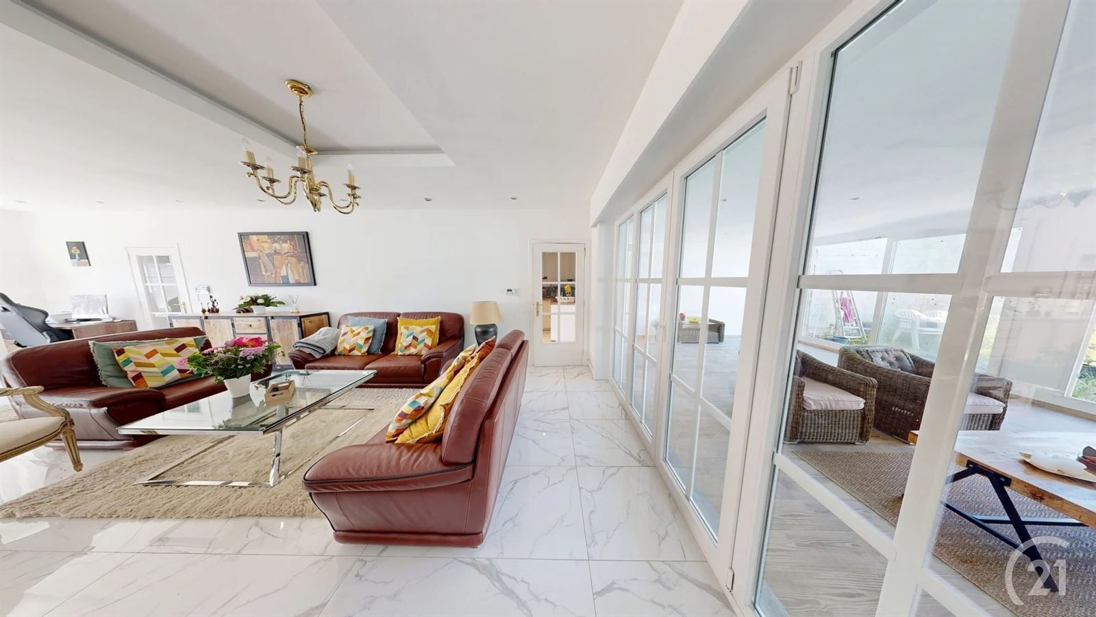 Gerenoveerde woning met tuin en 5 slaapkamers foto 2