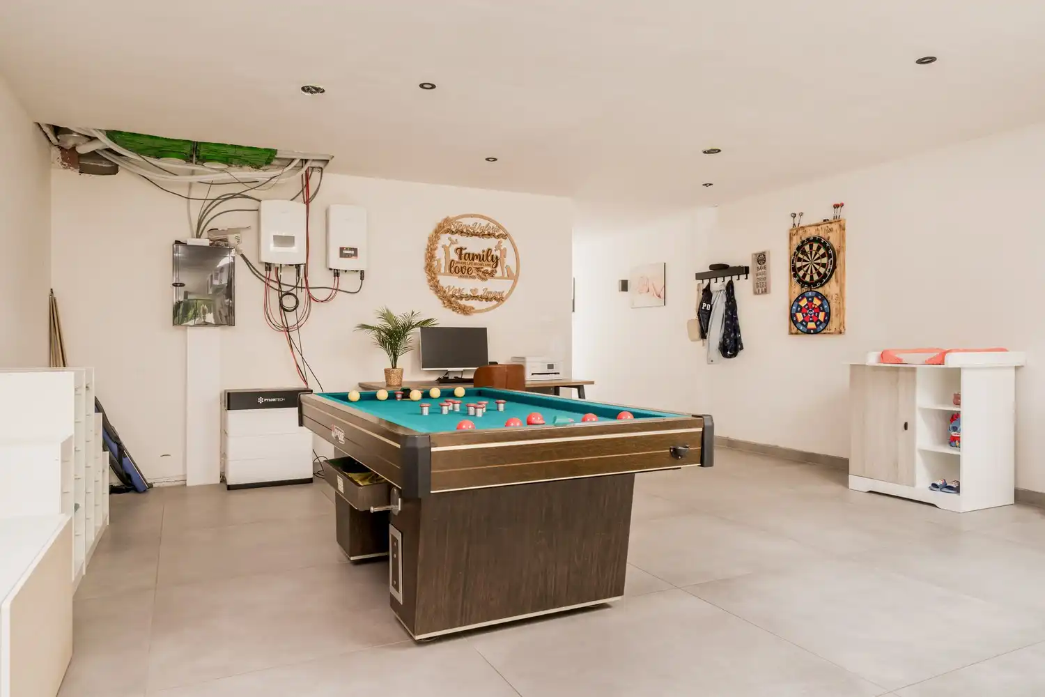 Ruime gerenoveerde woning met 4 slaapkamers en prachtige tuin foto 6