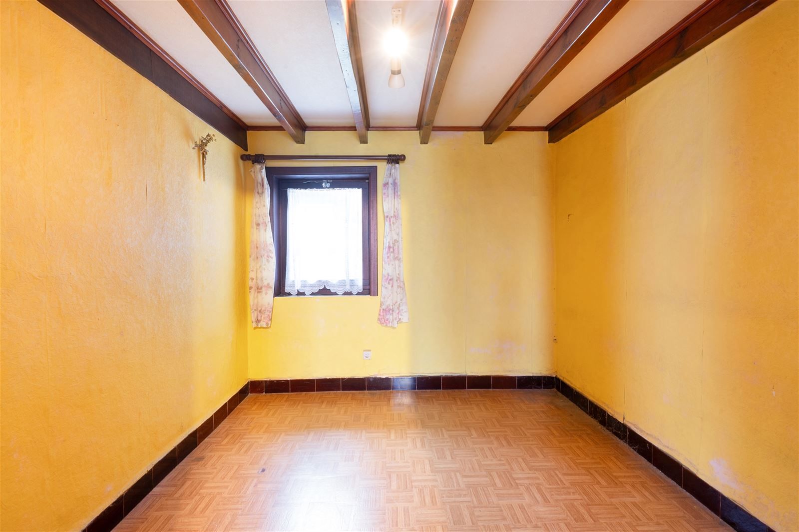 Volledig te renoveren woning met tuin en extra weide met garage foto 8