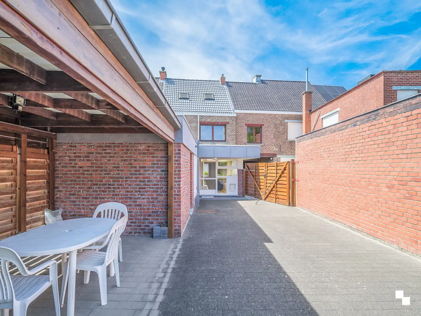 Op te frissen woning met gezellige tuin in het hart van Merelbeke foto 31