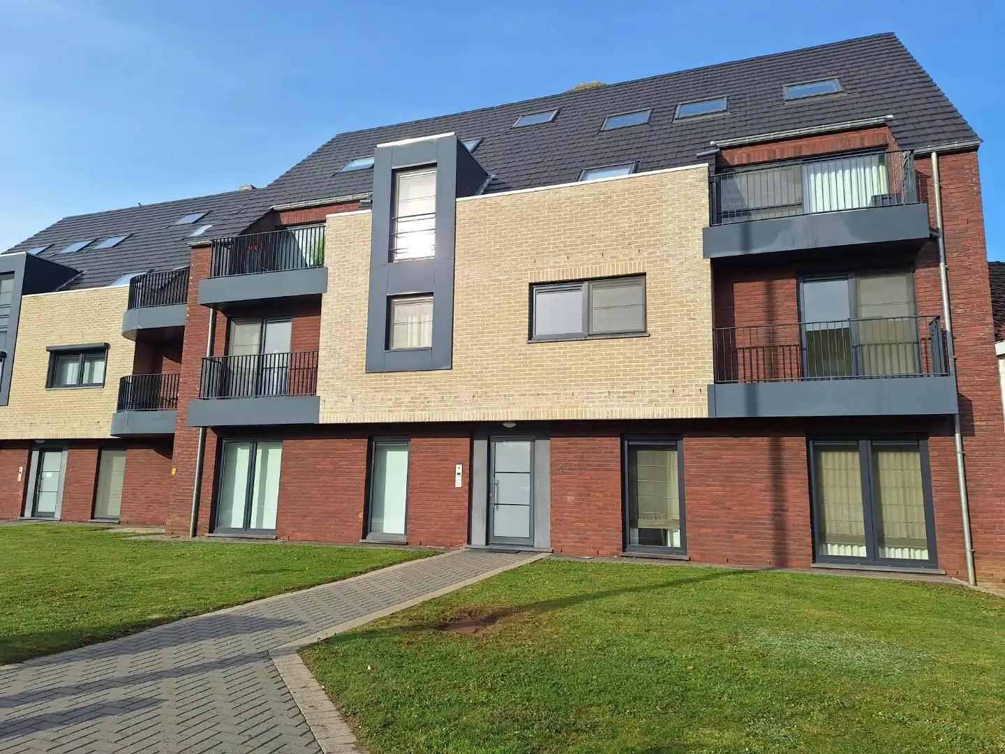 Modern appartement net buiten het centrum van BERINGEN foto {{pictureIndex}}