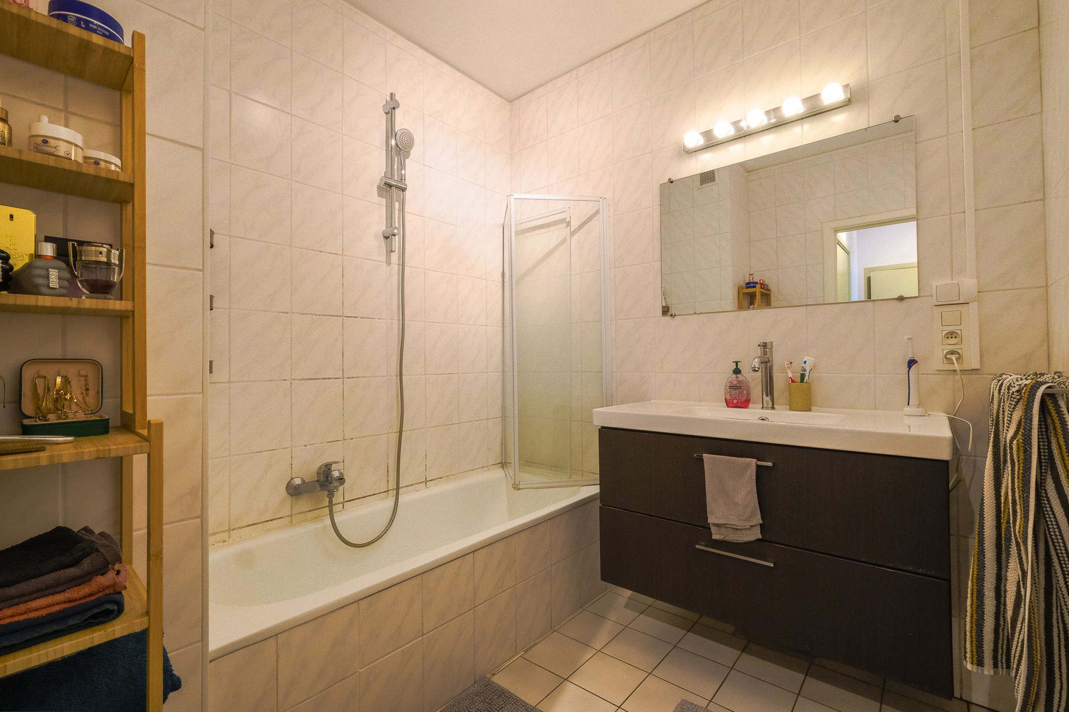 Instapklaar gelijkvloers appartement met tuin in Lier foto 11