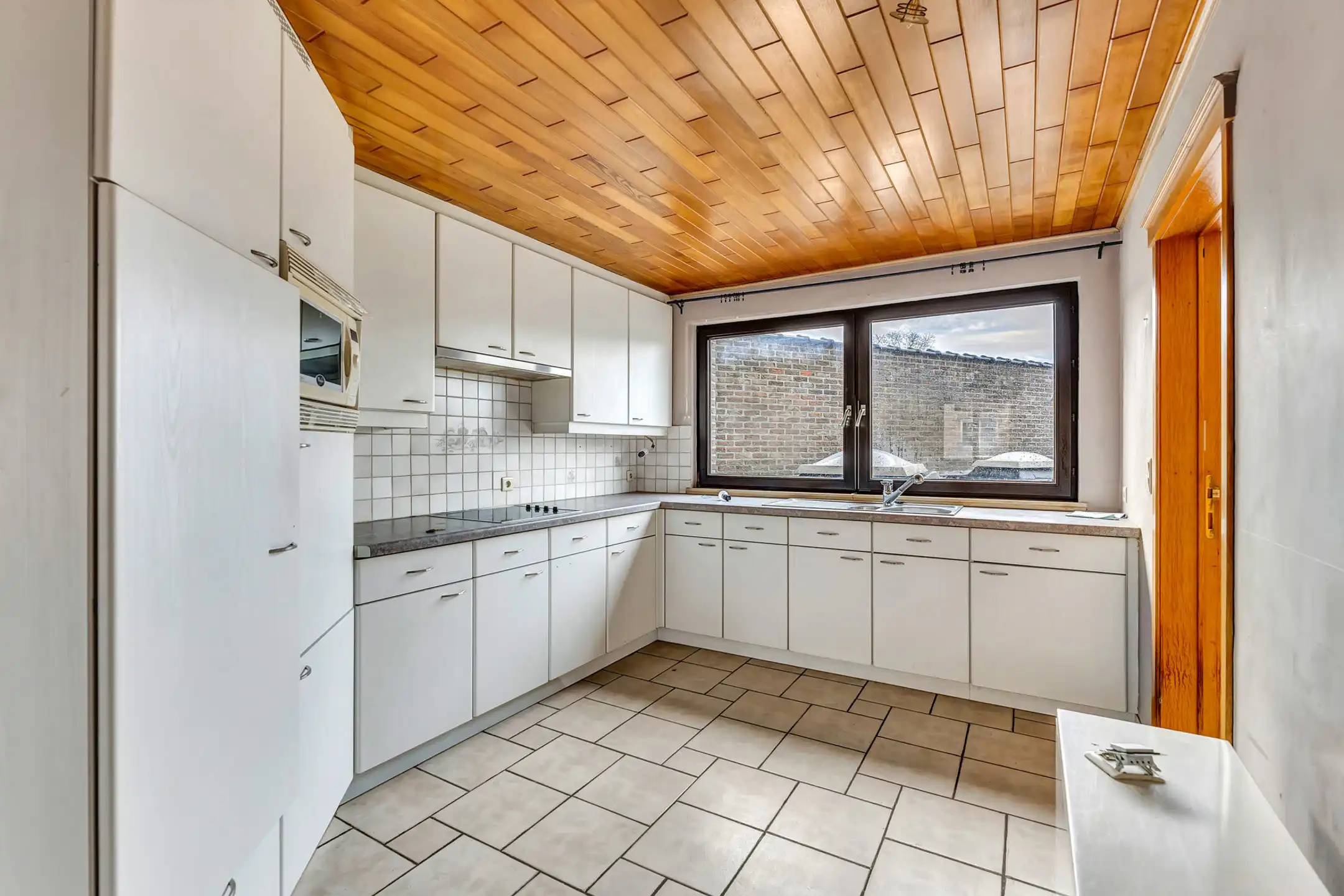 Handelswoning met ruime garage  foto 9