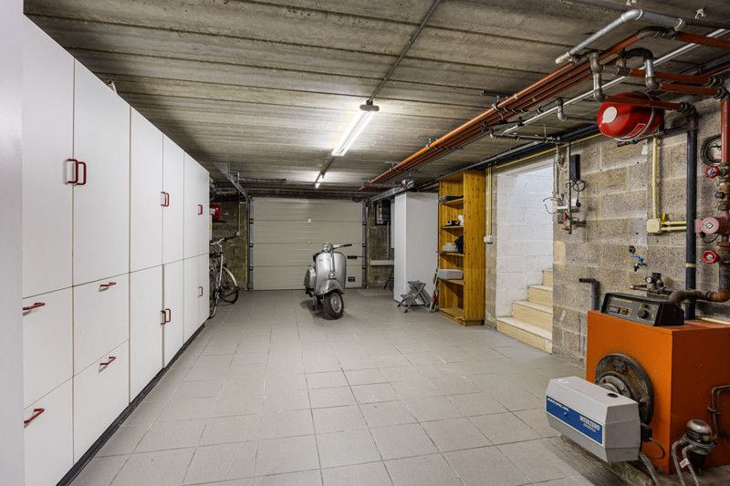 Luxueuze en instapklare woning met garages en tuin foto 25