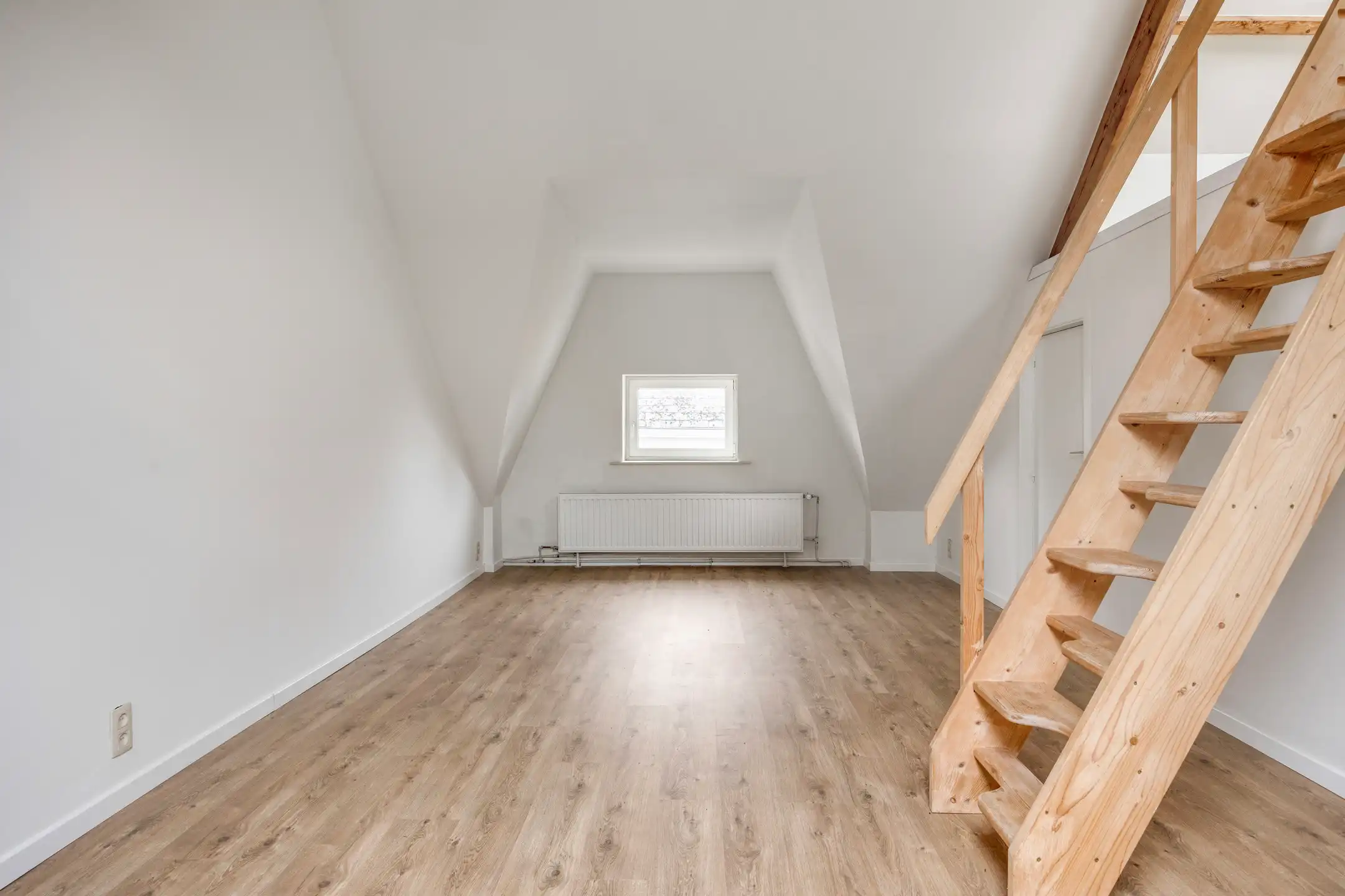 Ruime instapklare HOB met 4 slpks, tuin en garage foto 21