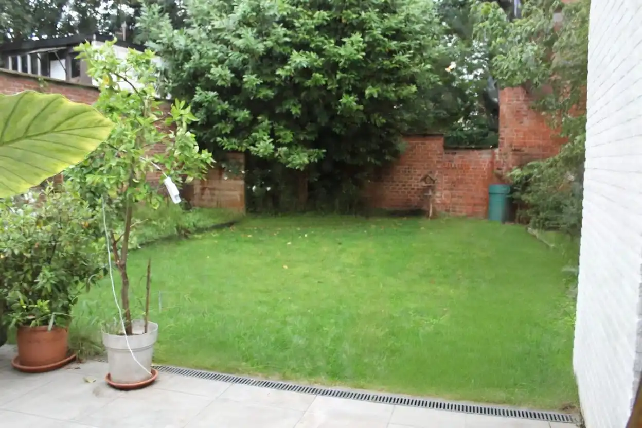 Ruim appartement met tuin foto 16