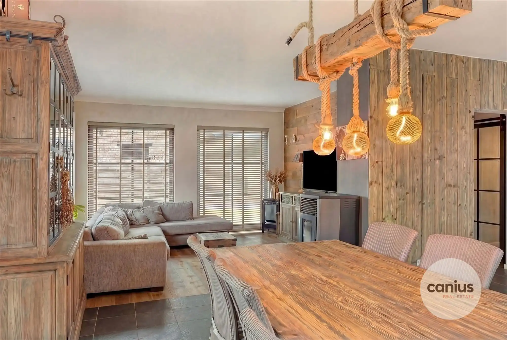 KNAPPE GELIJKVLOERSE WONING MET 4 SLAAPKAMERS foto 2