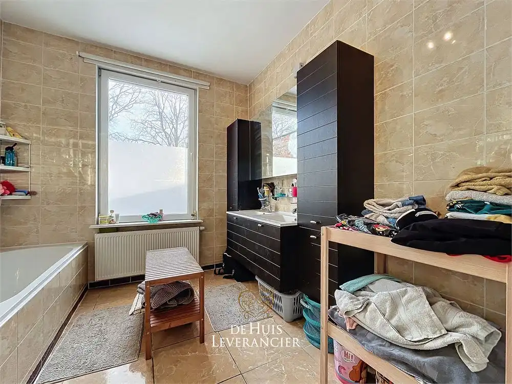 RUIME woning te koop (8 slpks, 2 badk) die ook perfect als tweewoonst kan dienen foto 16