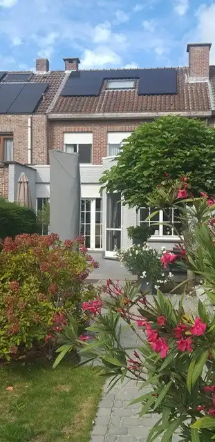 Verzorgde instapklare woning met 4 slaapkamers en ruime garage. foto 36