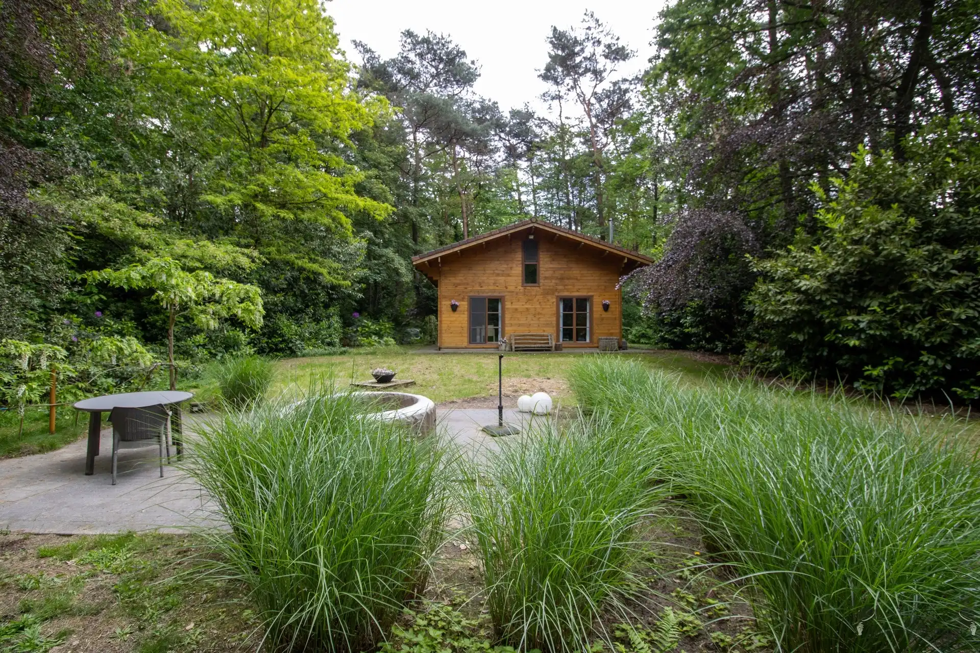 Chalet met bew. opp. van 100 m² met 3 slaapkamers op 3.759 m² in gebied voor verblijfsrecreatie foto {{pictureIndex}}