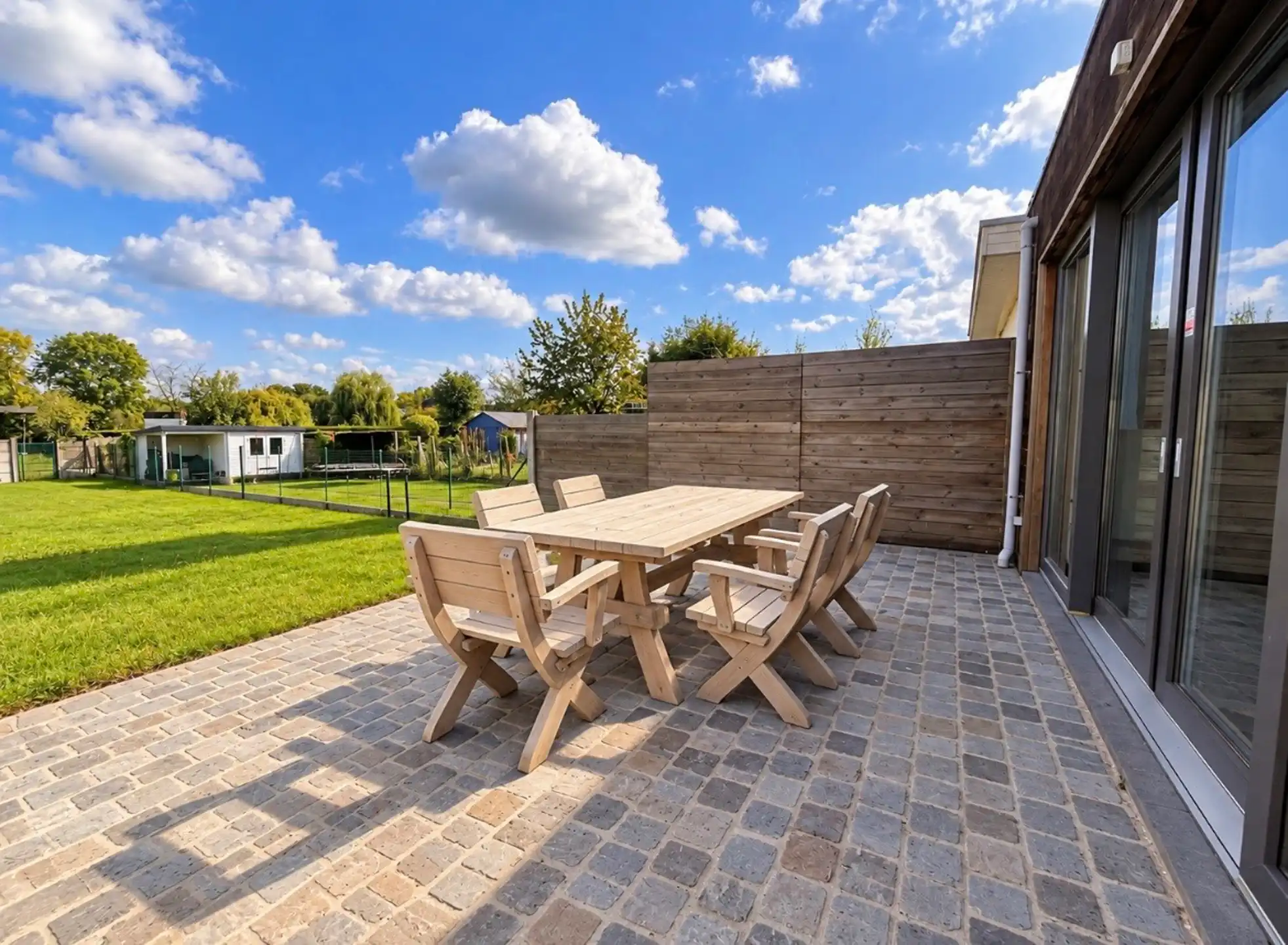 RUIME WONING MET 3 SLPK EN ZONNIGE TUIN. foto 17