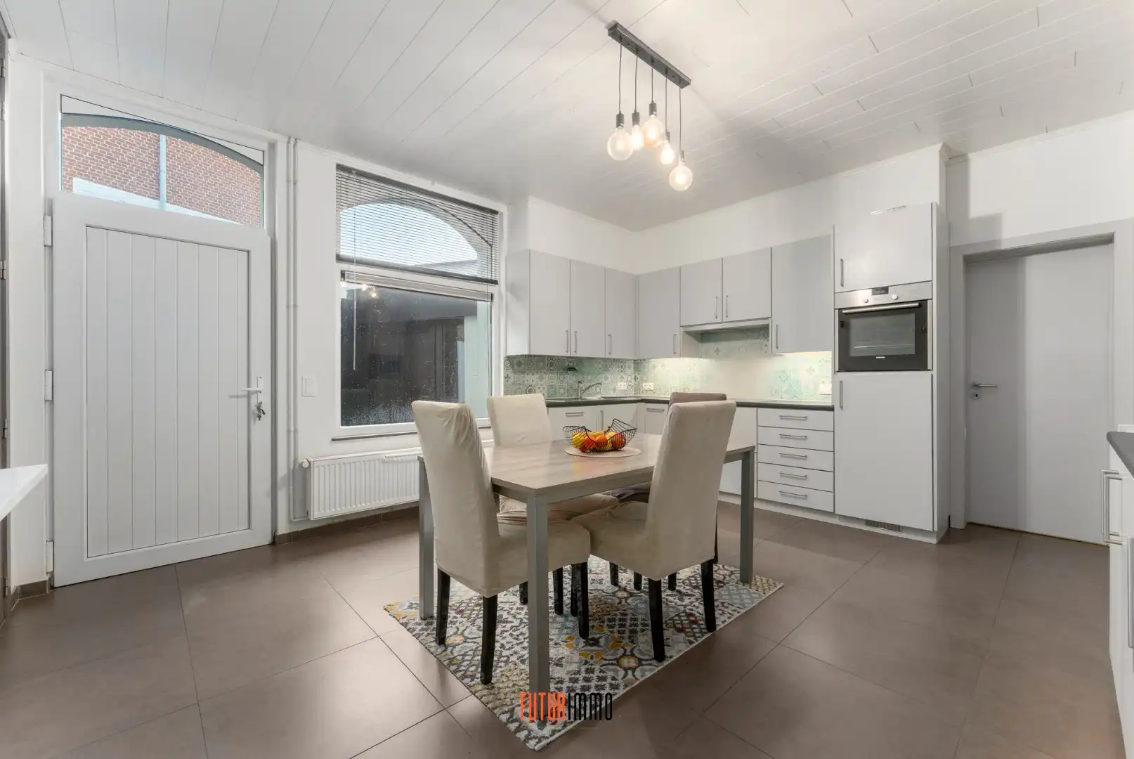 Polyvalente duo-woonst met 2 garageboxen en koer foto 8