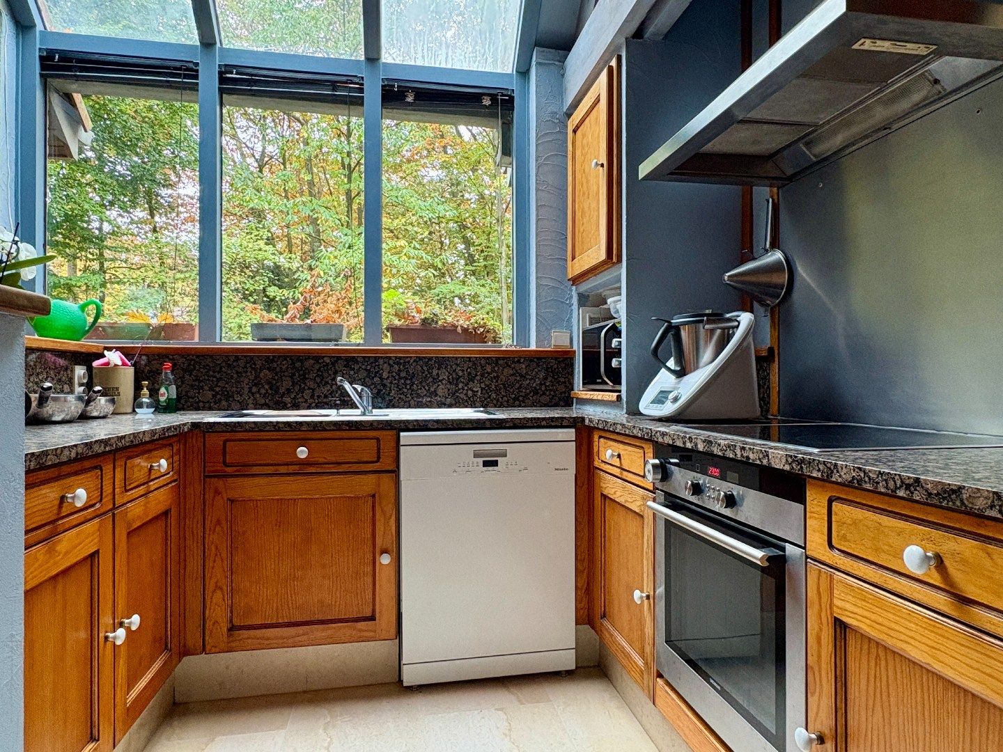 Wonen in het bos met een totale opp van 1679m². foto 7
