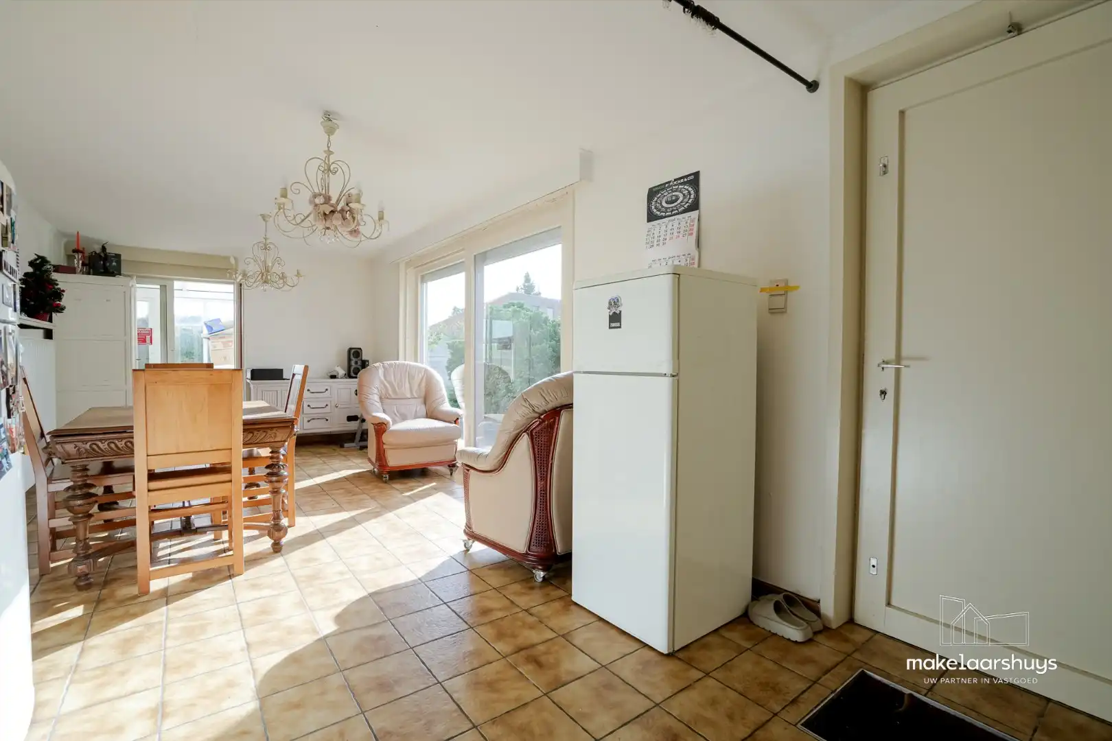 Ruime open bebouwing  met 3 slaapkamers,  bijgebouwen en parkeerplaatsen foto 9