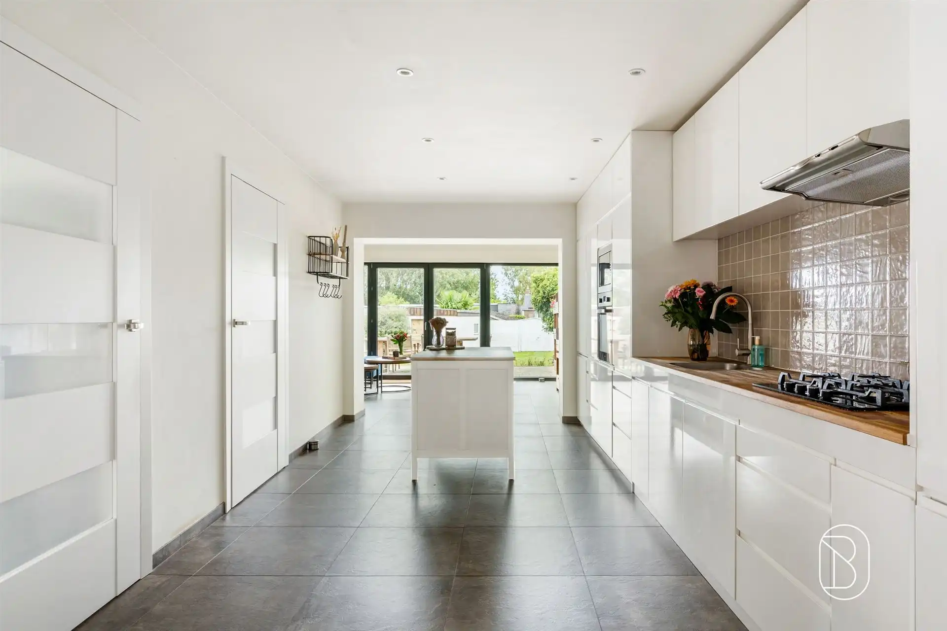 Volledig vernieuwde woning met 3 slaapkamers foto 8