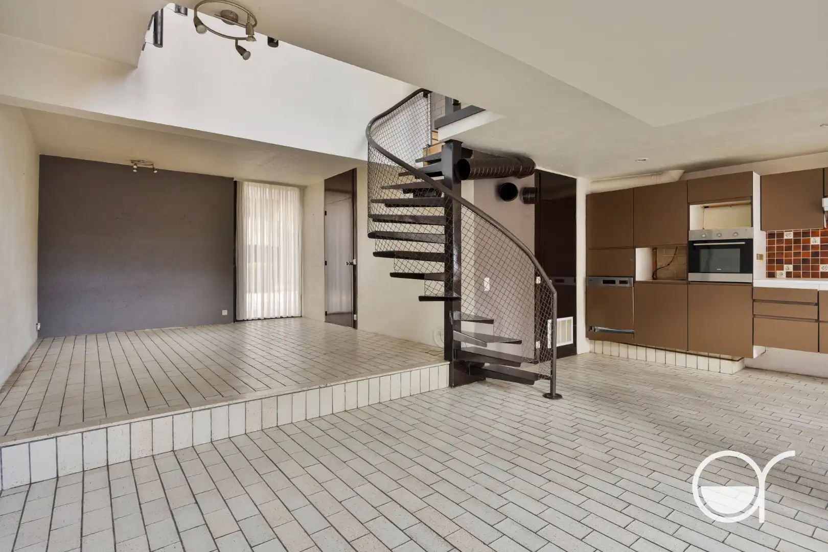 Te renoveren architectenwoning met karakter, koertje en dakterras in Bottelare foto 6