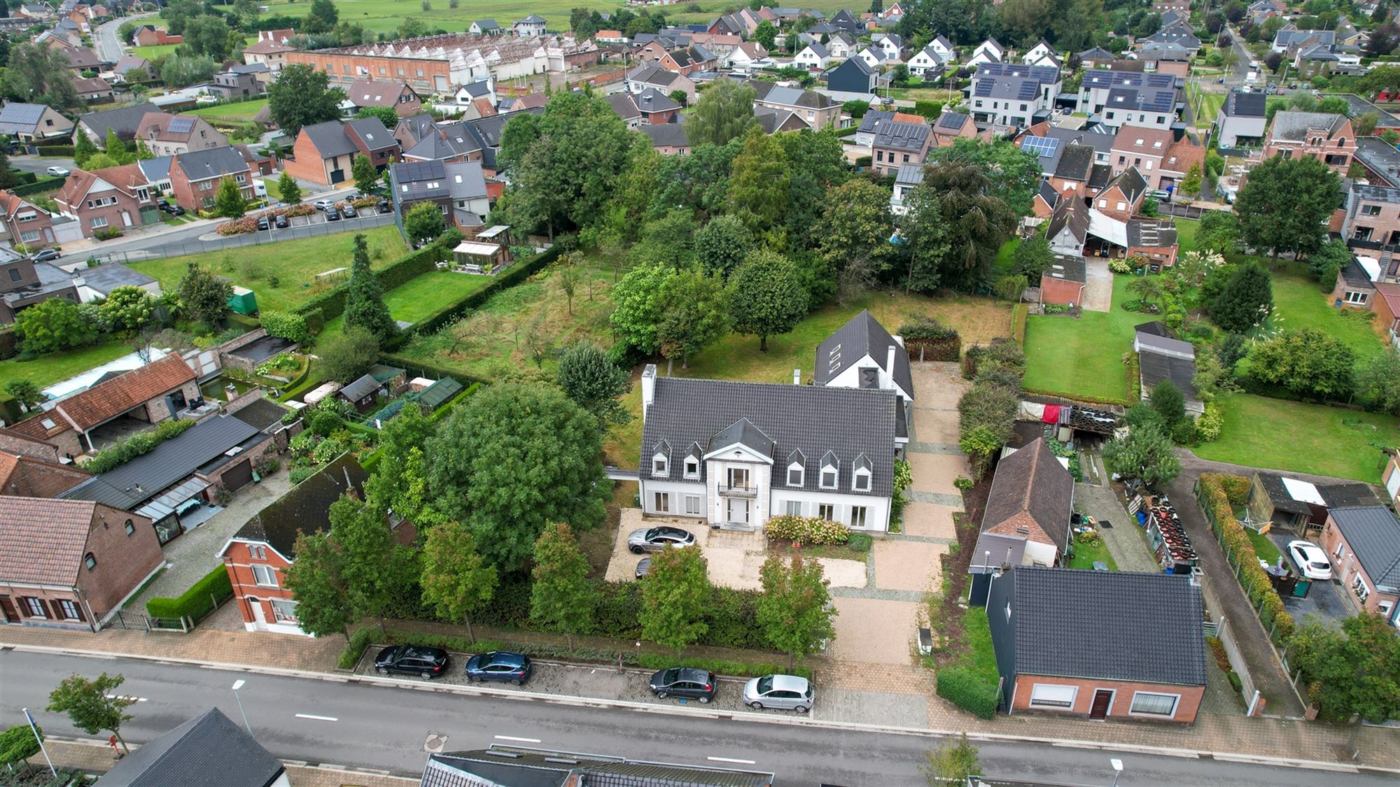 Hoofdfoto van de publicatie: Prachtige statige woning centrum Kalken!