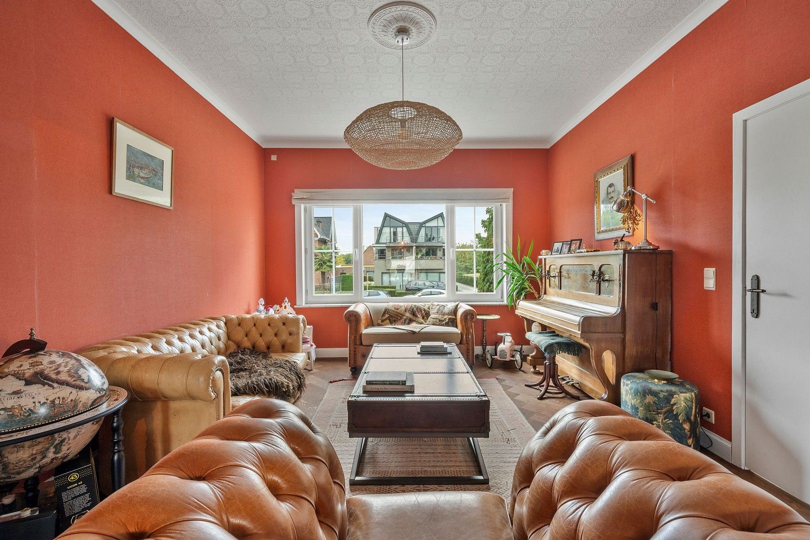 Prachtige karaktervolle, halfopen, robuuste én energiezuinige bel-étage van de jaren '50 met 4 slaapkamers, garage, kelderverdieping en paradijselijke tuin. foto 15