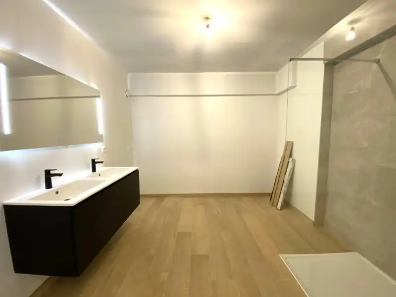 GROOT GV APPARTEMENT (+-117m²) (!!! reg. rechten van toepassing/GEEN BTW!!!)  +autostp + tuin en buitenberging foto 16