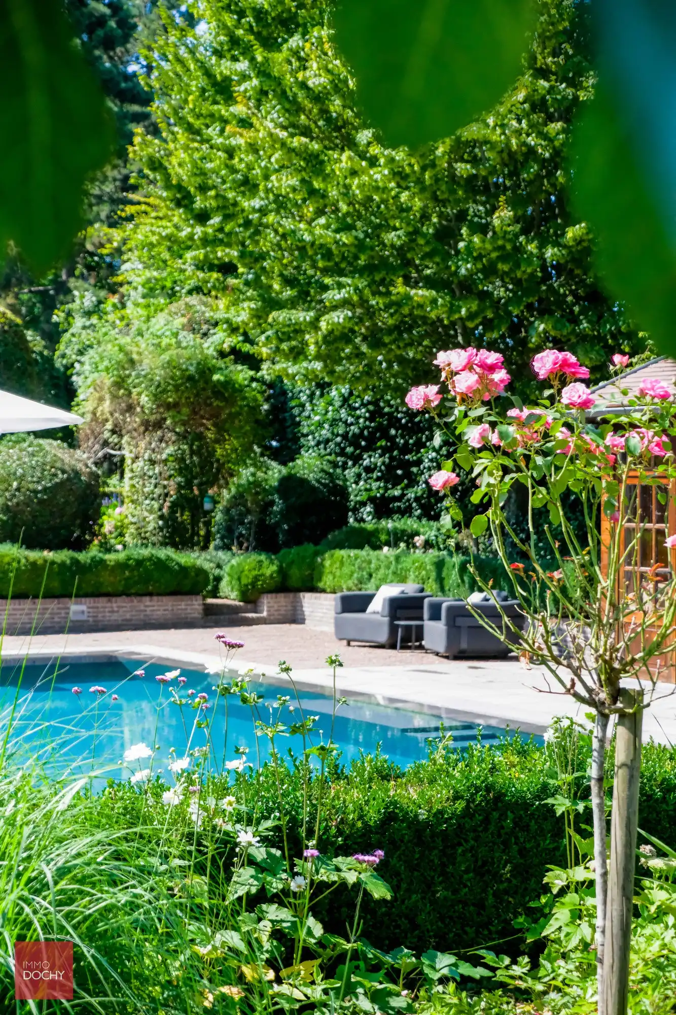 Ruim villa-landhuis met zwembad en poolhouse foto 14