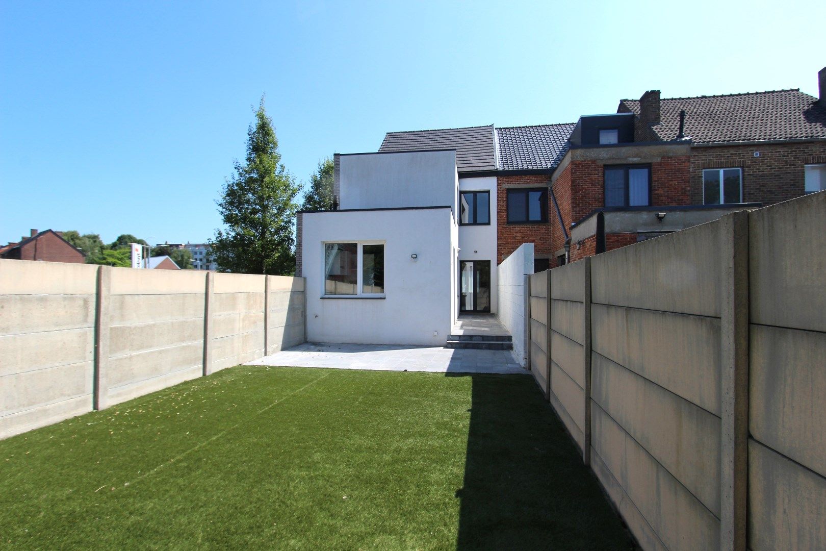 MOOI VERNIEUWDE WONING MET TUIN foto 2