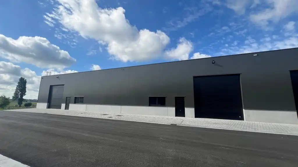 Showroom met opslagruimte te koop in Tielt foto 16