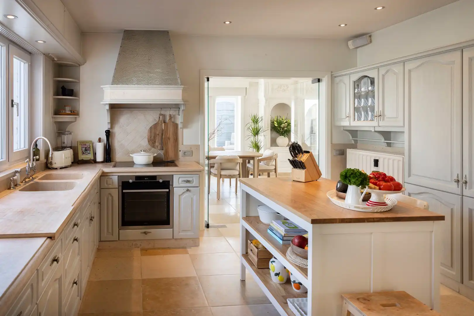 Klassevolle gelijkvloerse villa gelegen op Hoog Kortrijk. foto 5