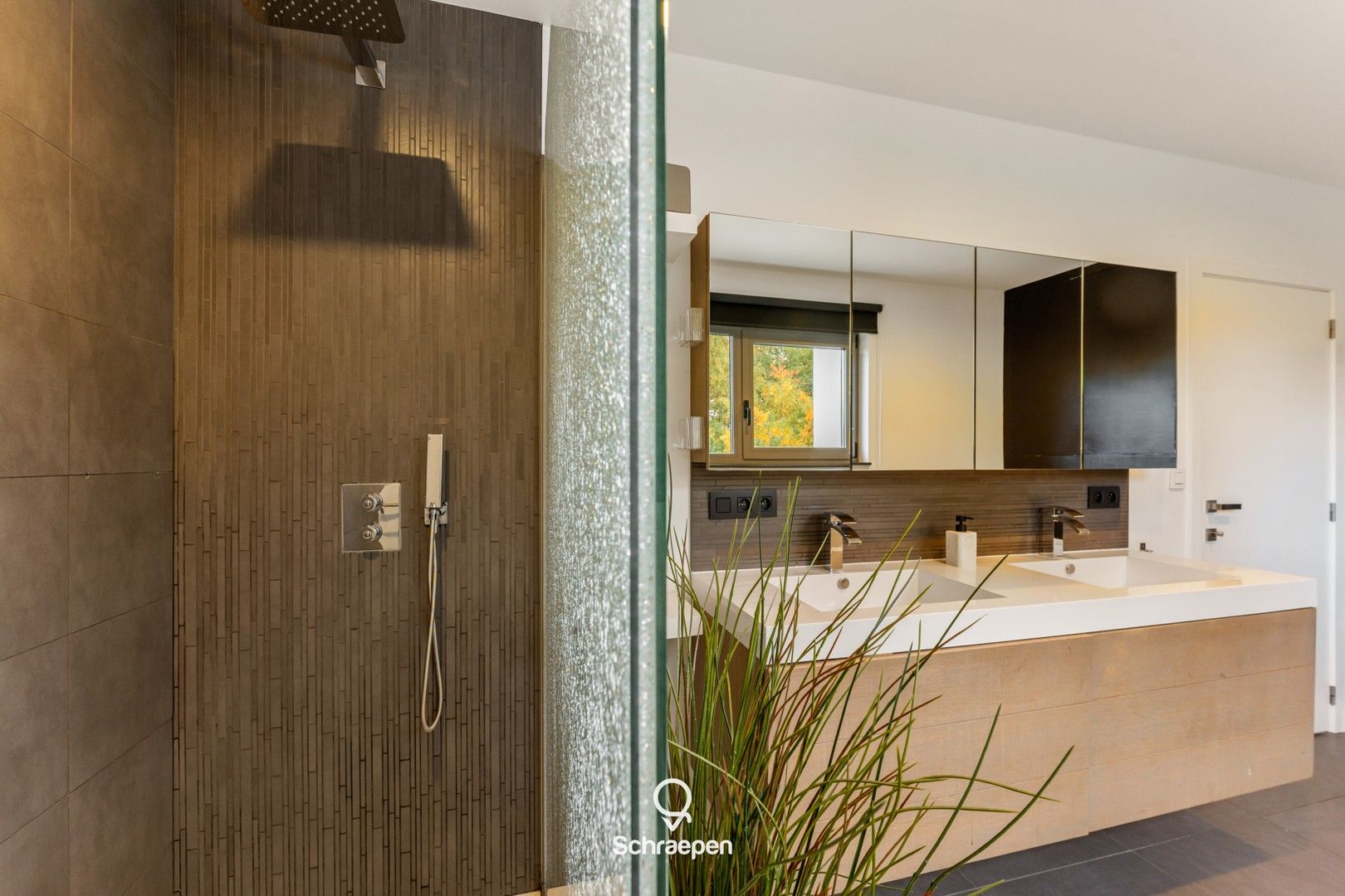 Hoogwaardig afgewerkte gezinswoning (232 m²) op zuidelijk georiënteerd perceel van circa 7 are! foto 23