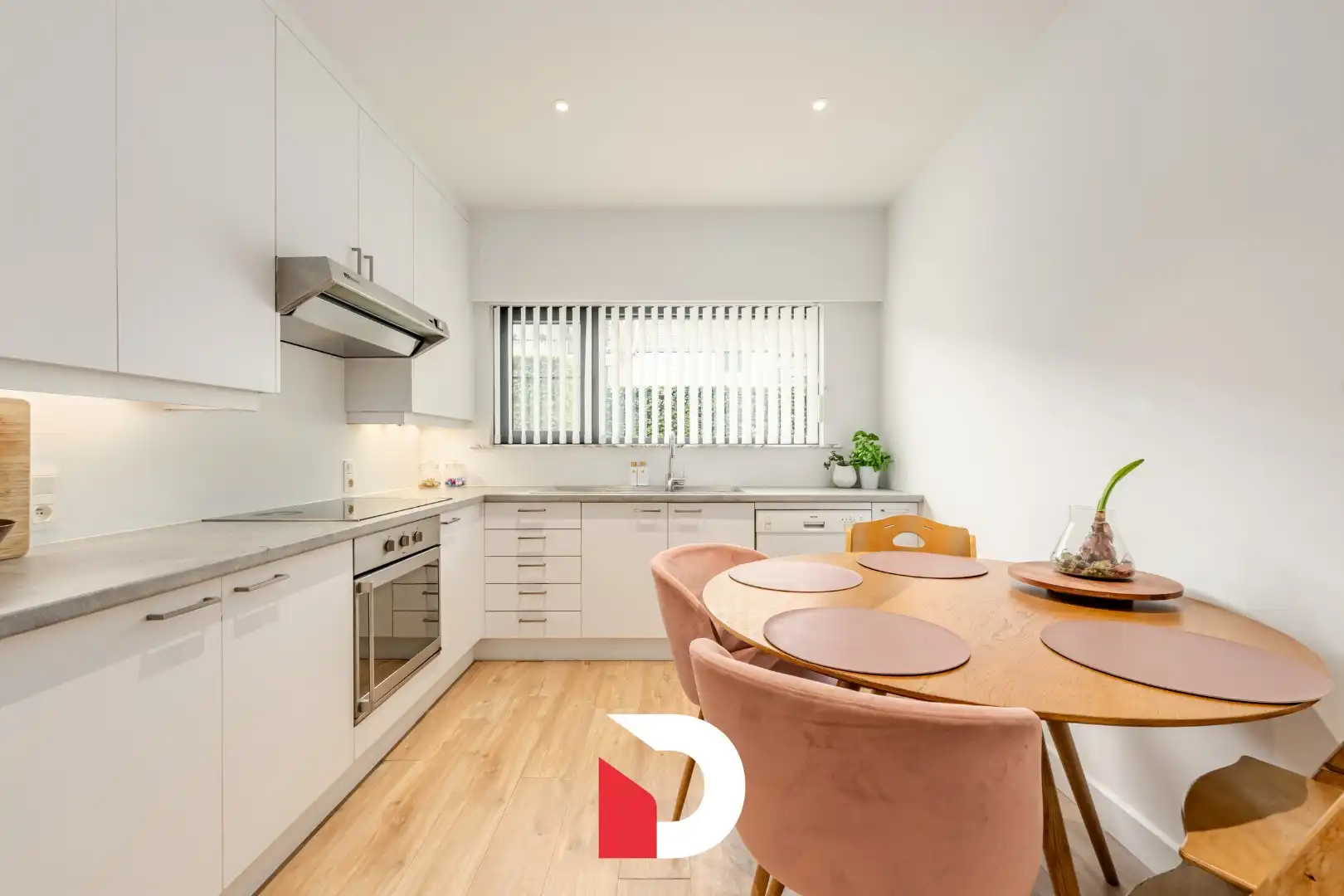 Instapklare hoekwoning met praktijkmogelijkheid in topbuurt nabij centrum Brugge foto 9