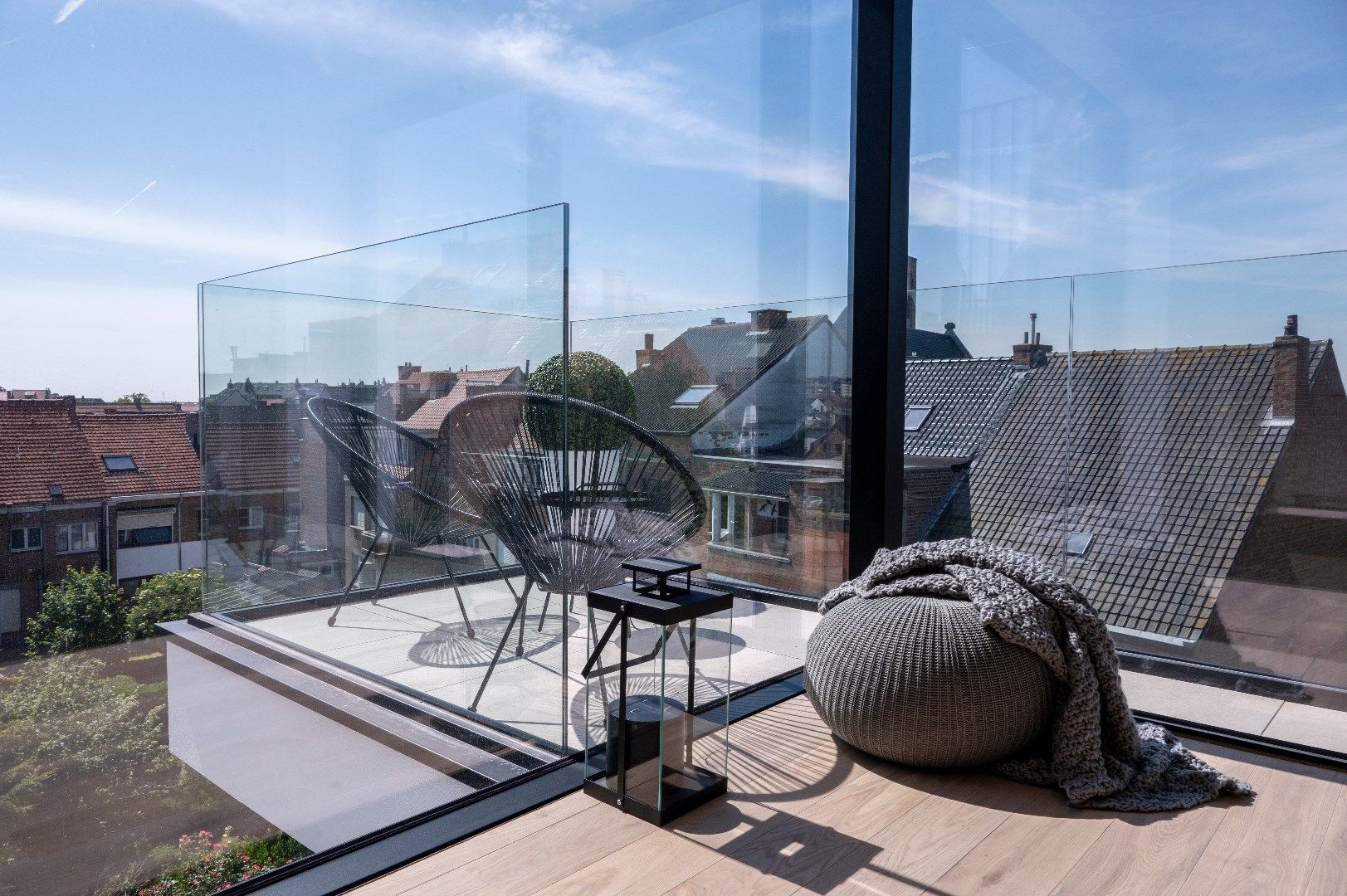 Vernieuwbouw – Luxueuze appartementen in een standingvol gebouw met glorieuze gevel op een boogscheut van het strand te Mariakerke! foto 4