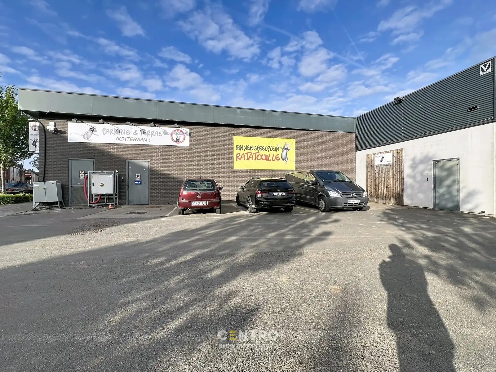 Multifunctioneel bedrijfspand (binnenrecreatie, toonzaal, winkel, opslag,...) van 782m² met 40 parkeerplaatsen op eigen terrein te Bavikhove (Harelbeke). foto 10