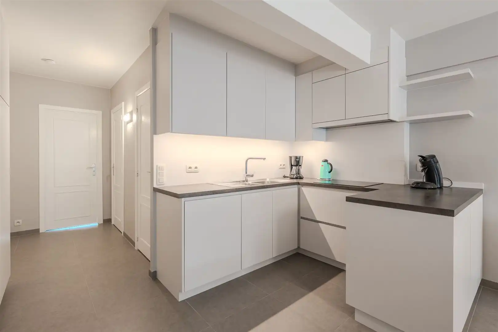 Instap klaar 1-slaapkamer appartement met schuin zeezicht foto 11