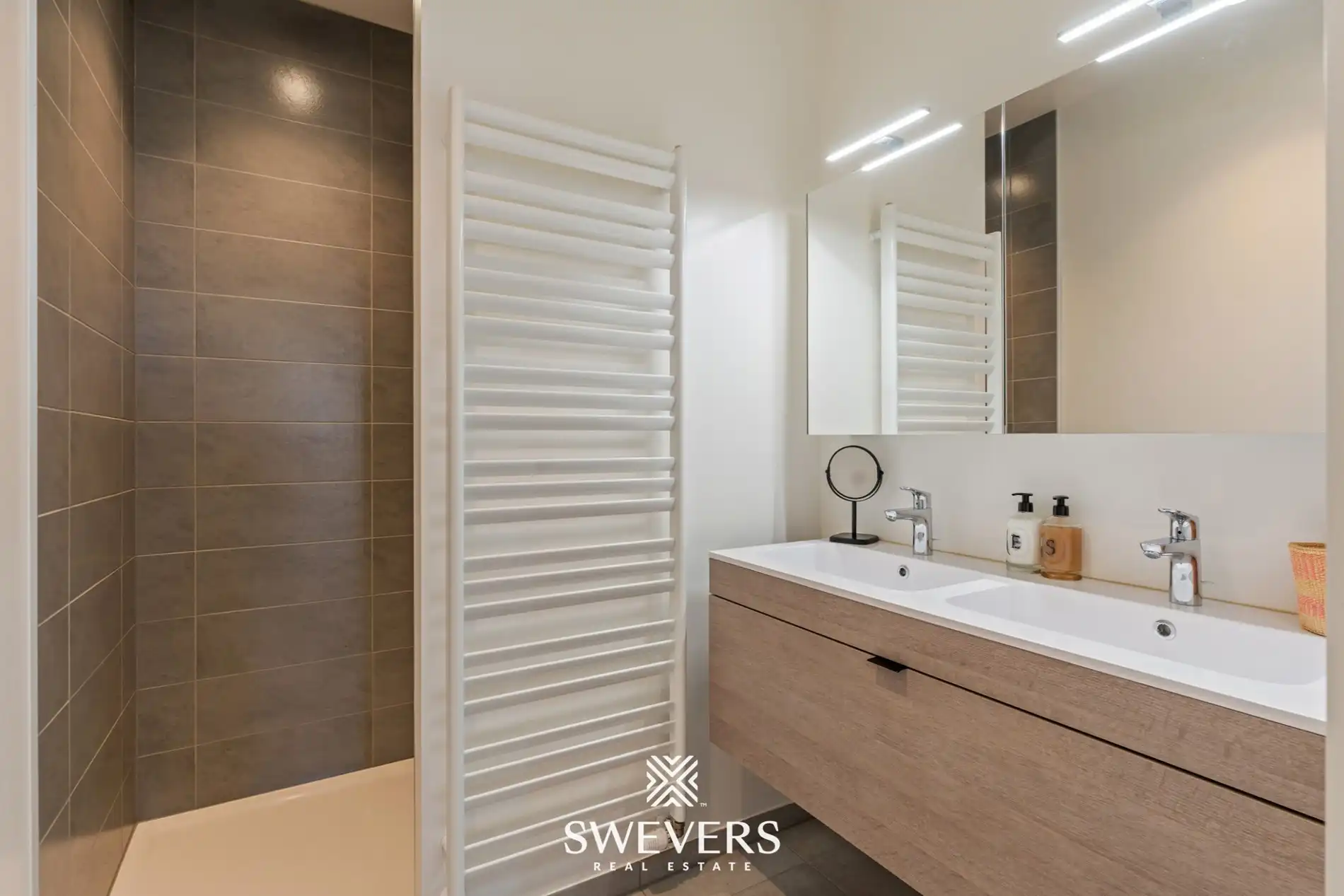 Luxueus, energiezuinig appartement met zonnig terras met skyline in centrum Hasselt  foto 15