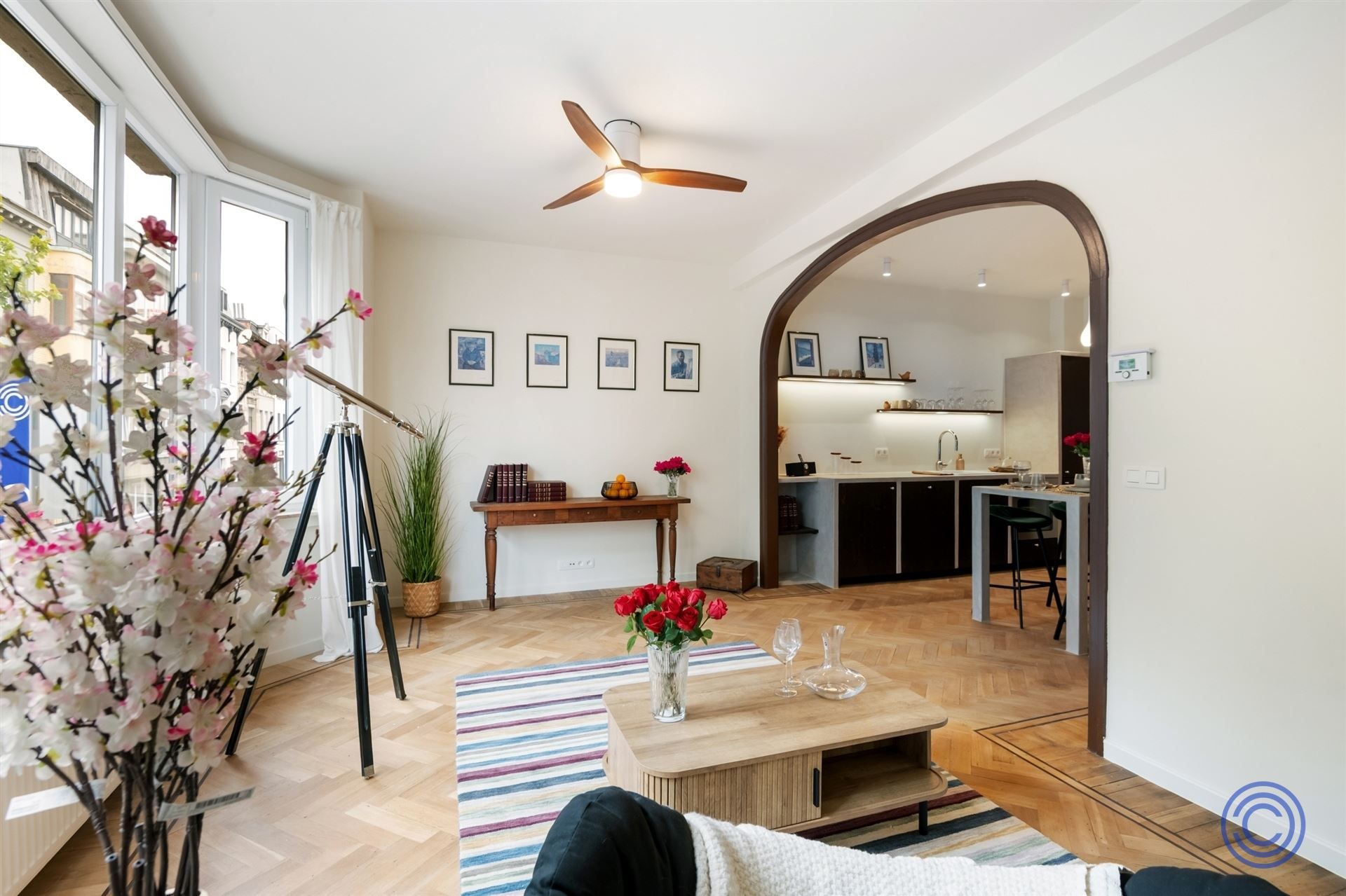 Prachtig gerenoveerd 2-slpk appartement met stadstuintje! foto 2