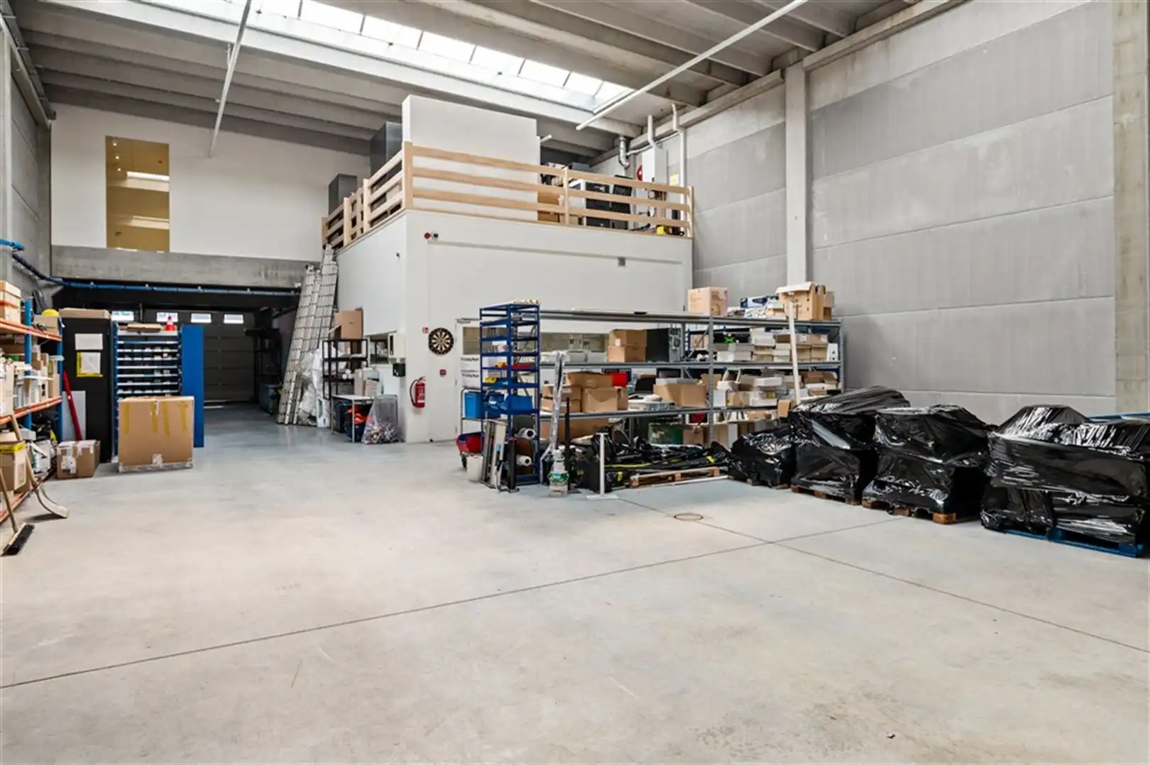 Magazijn met kantoren te koop langs R4 in Merelbeke-Melle foto 11