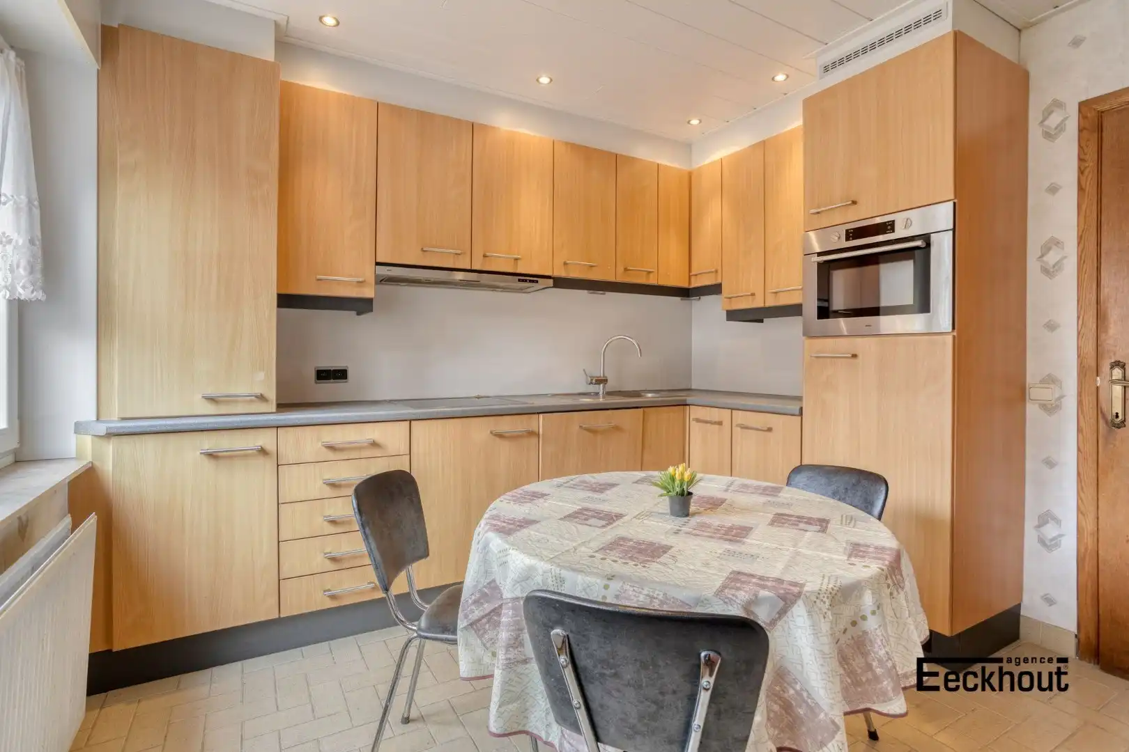 Groot pakhuis met woonst, nabij het centrum van Oostende! foto 16