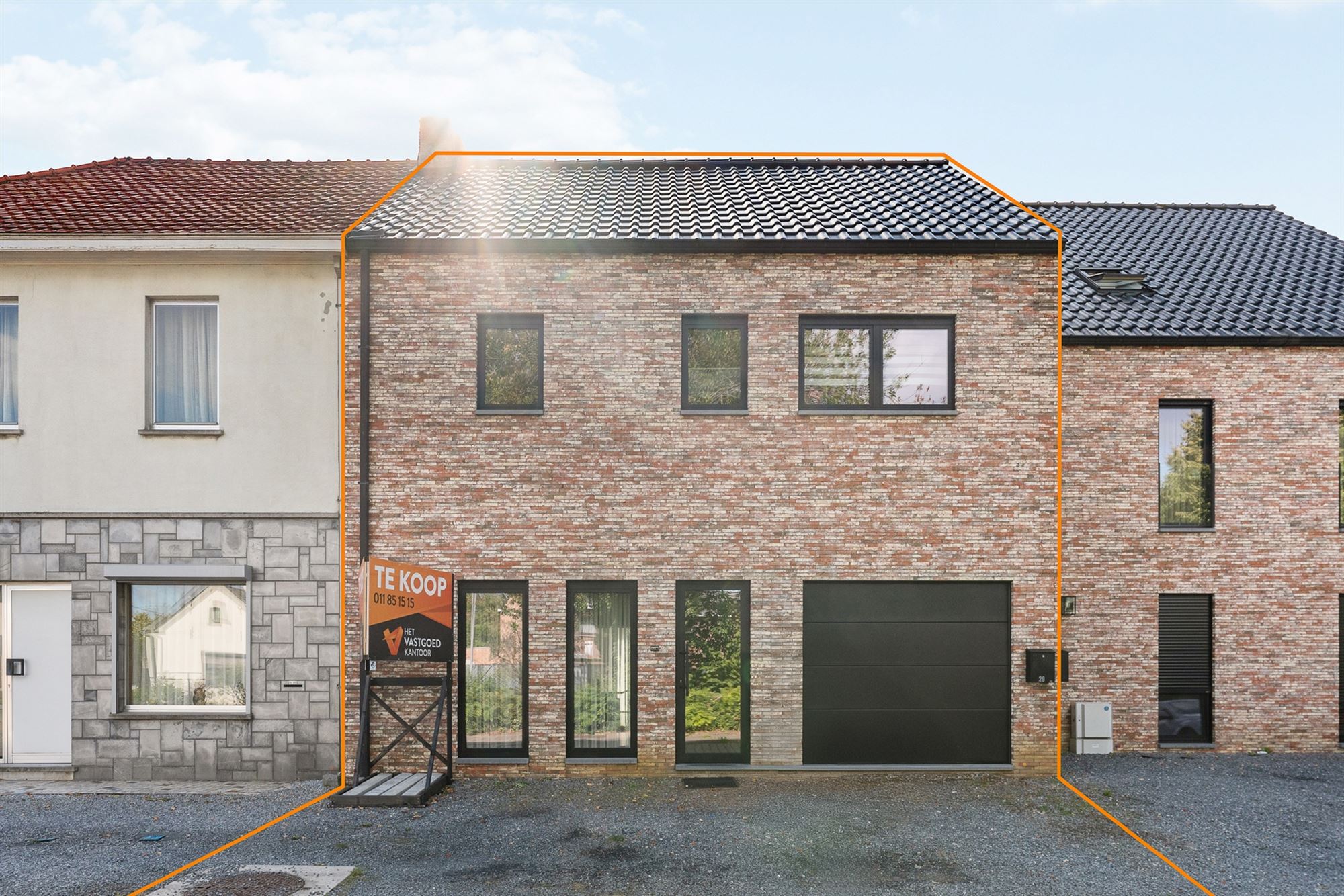 KNAPPE WONING (198M²) MET 3 SLAAPKAMERS + RUIME ZOLDER TE BEVERLO foto {{pictureIndex}}