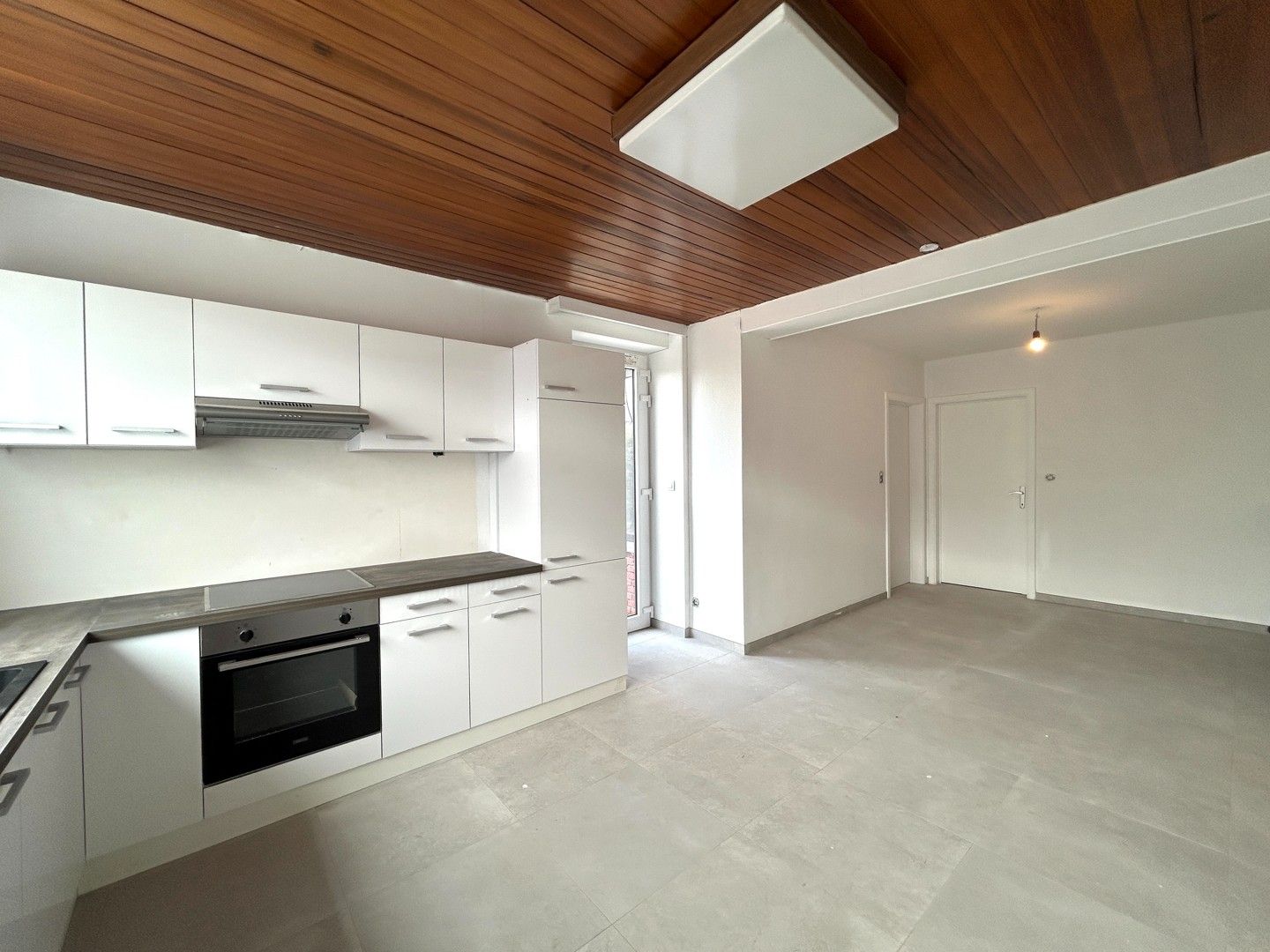 Recent gerenoveerde halfopen bebouwing met 4 kamers te Marialoop (Meulebeke)! foto 5