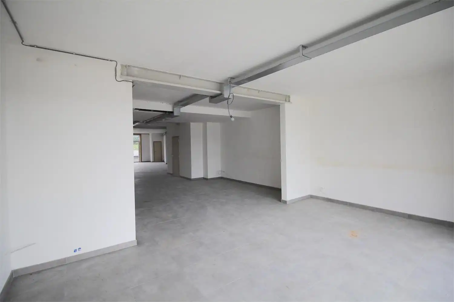 Handelspand met ondergrondse opslagplaats en 5 staplaatsen foto 7