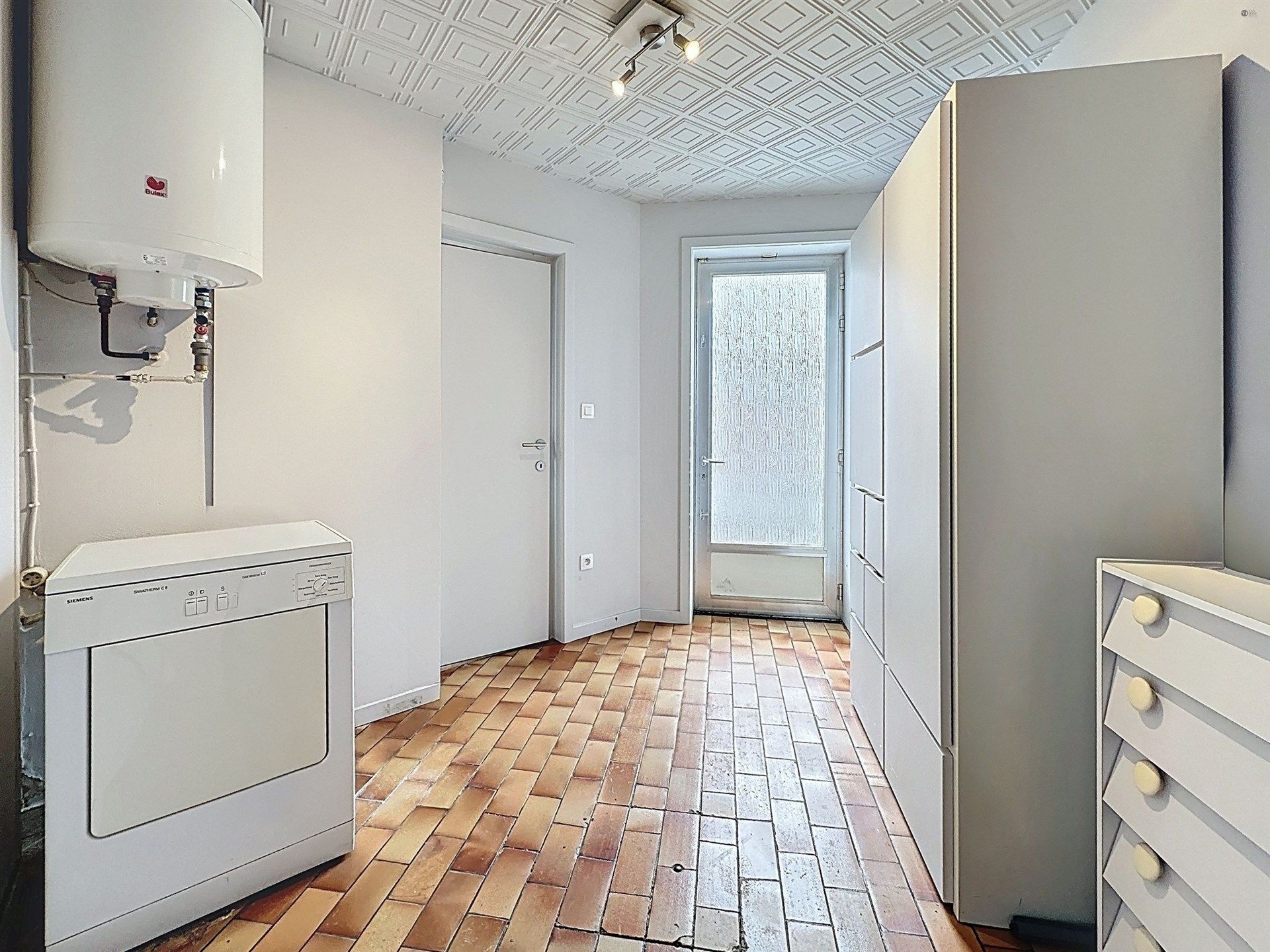 Ruime woning met 4 slp en bijgebouw (40m²) op perceel van 290m² foto 7