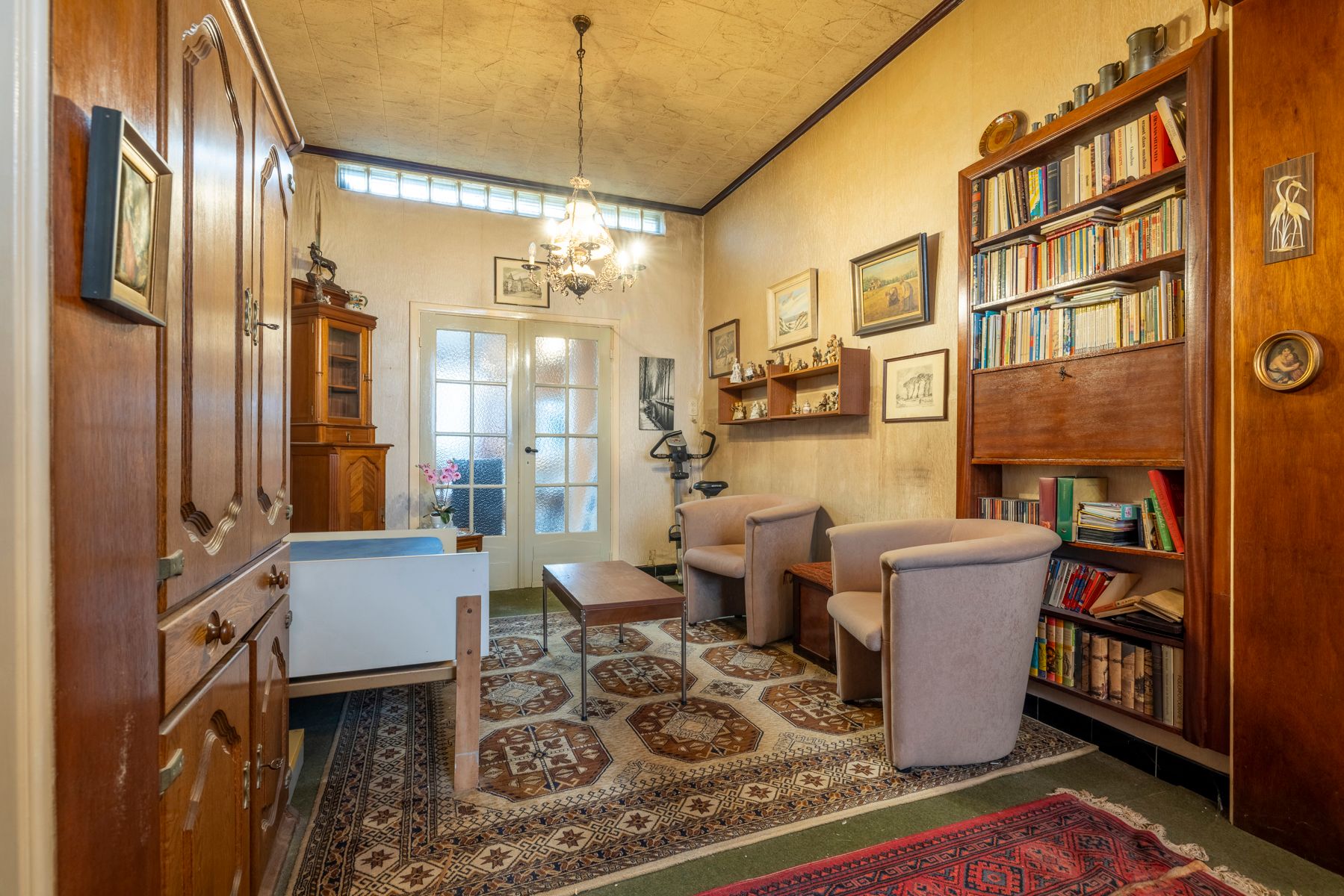 Te renoveren woning met tuin en 4 slaapkamers op toplocatie! foto 4