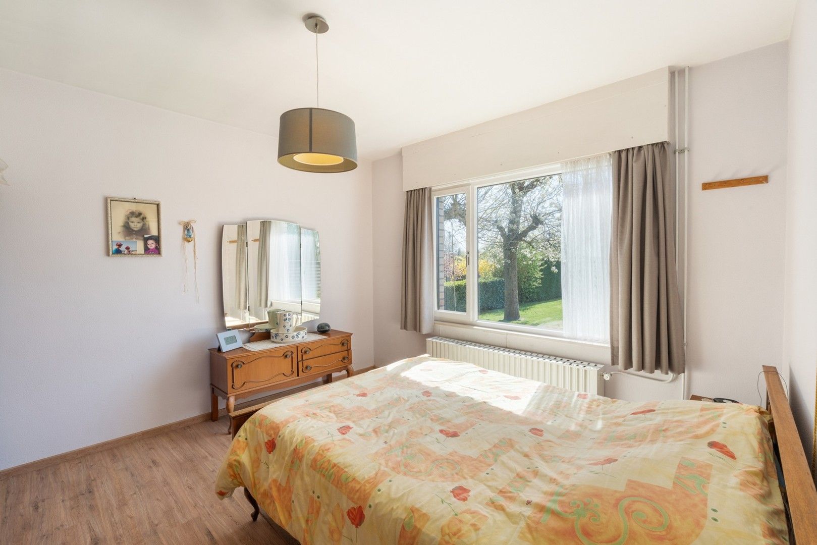 Ruime alleenstaande villa-bungalow met zongerichte tuin en garage foto 9