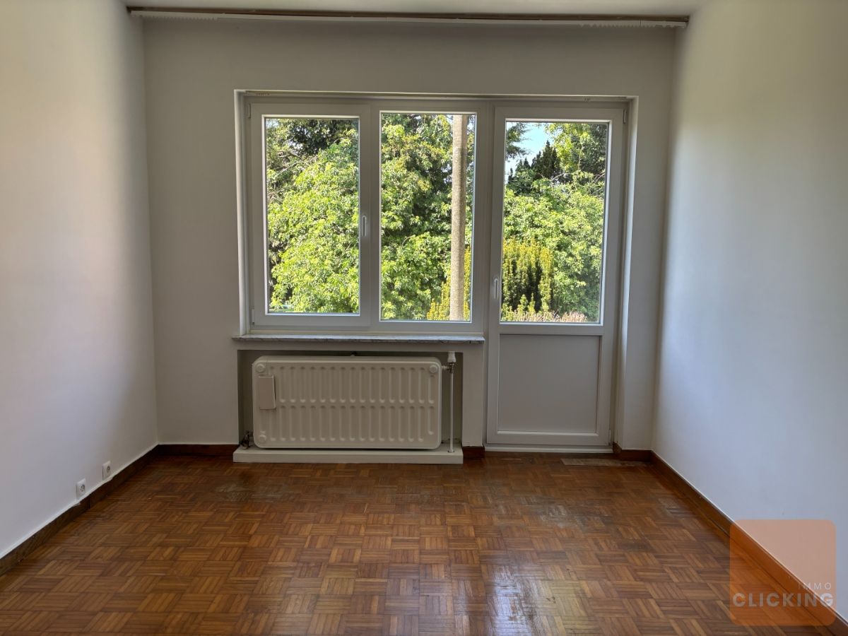 Tof 2 slaapkamer appartement met 2 parkeerplaatsen en ruime tuin foto 4