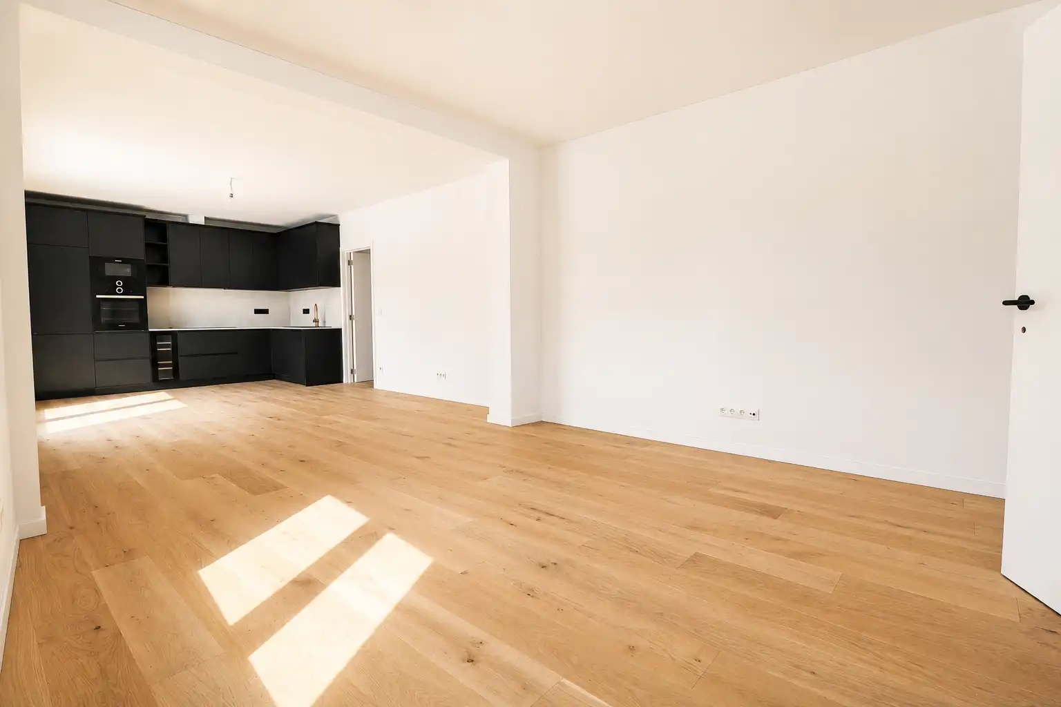 Volledig gerenoveerd appartement met 2 slaapkamers (110 m²) foto 8