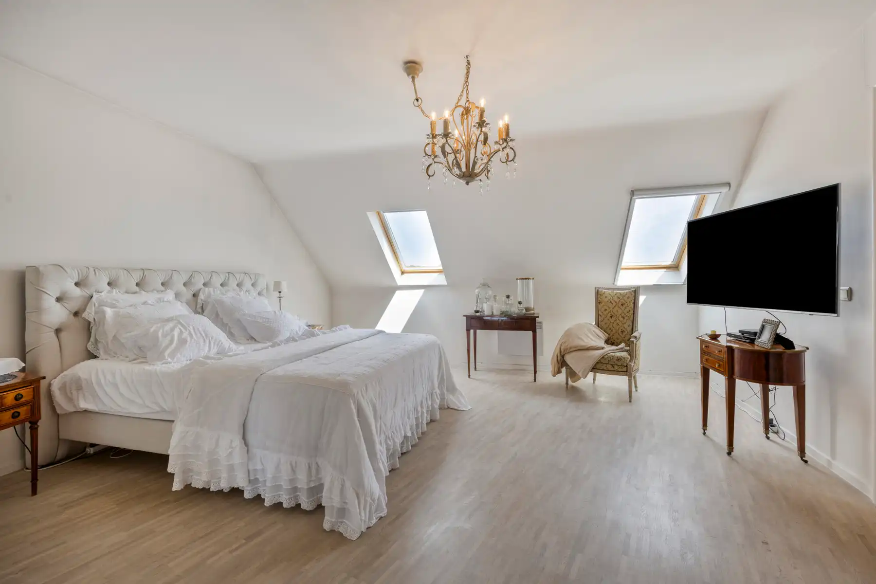 Luxueus en ruim 4 slaapkamerappartement op centrale ligging foto 17