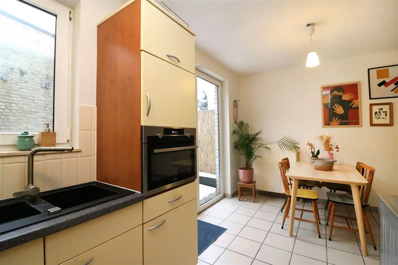 Centrale, zeer gezellige stadswoning met 2 slpk. en koer foto 12