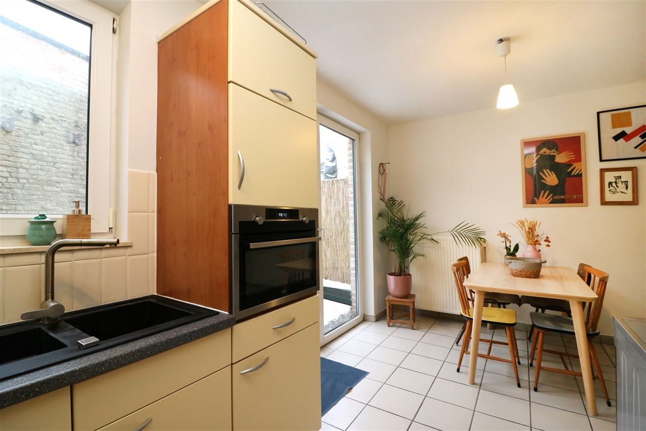 Centrale, zeer gezellige stadswoning met 2 slpk. en koer foto 12