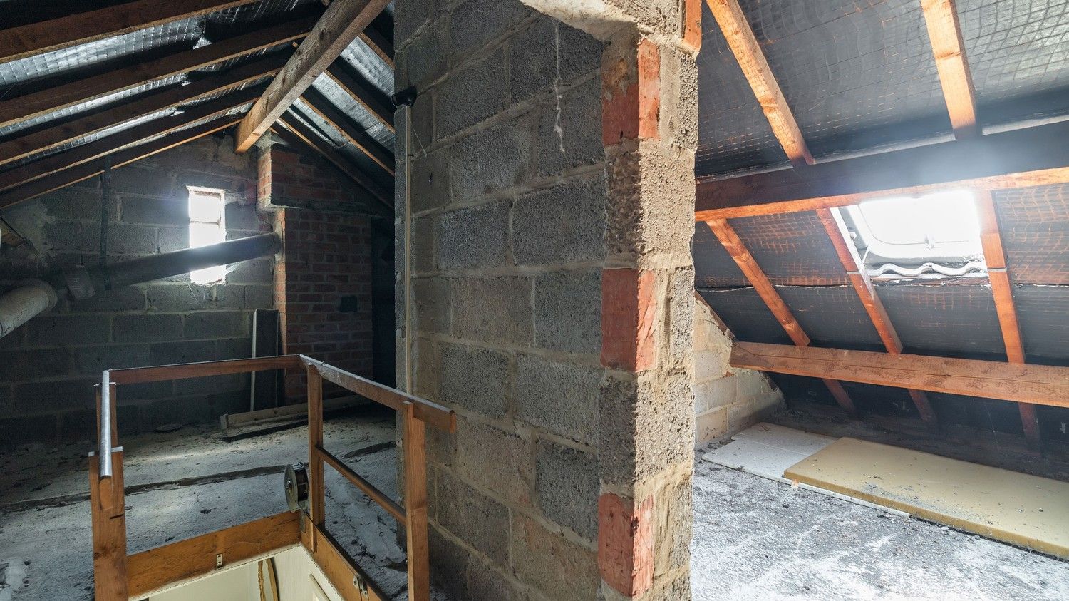 Ruime woning met 3 slaapkamers, tuin en garage foto 20